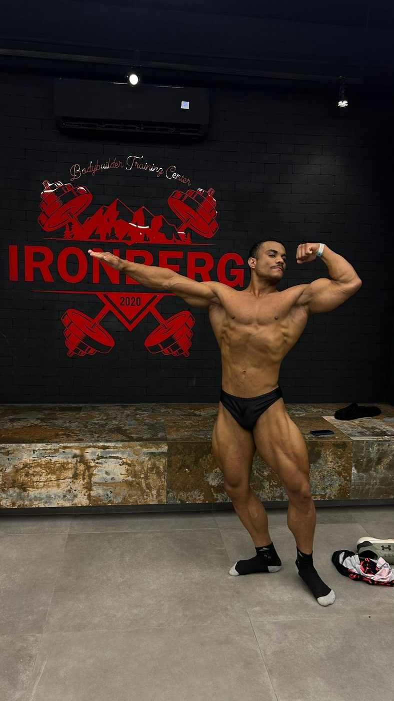 Ícaro Silva treinando